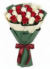 Букет Микс из красных и белых роз в Брехово