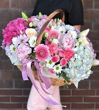 Композиция солнечный день в Брехово Цветочная композиция из Розы, Хризантемы, Пионы и Лизиантусы в корзине в Брехово