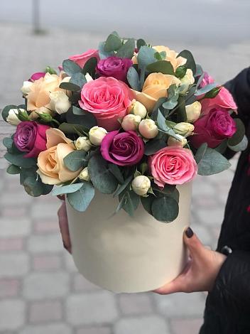 Цветочная композиция из Розы в шляпной коробке в Брехово