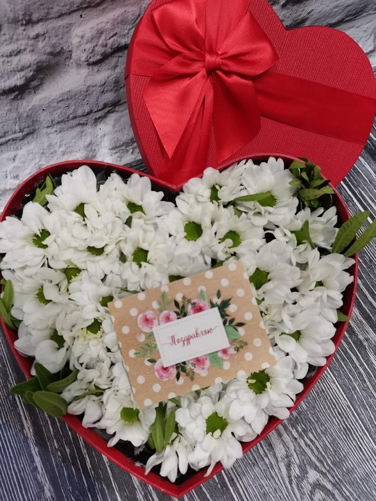 Цветочная композиция из Хризантемы в виде сердца в Брехово