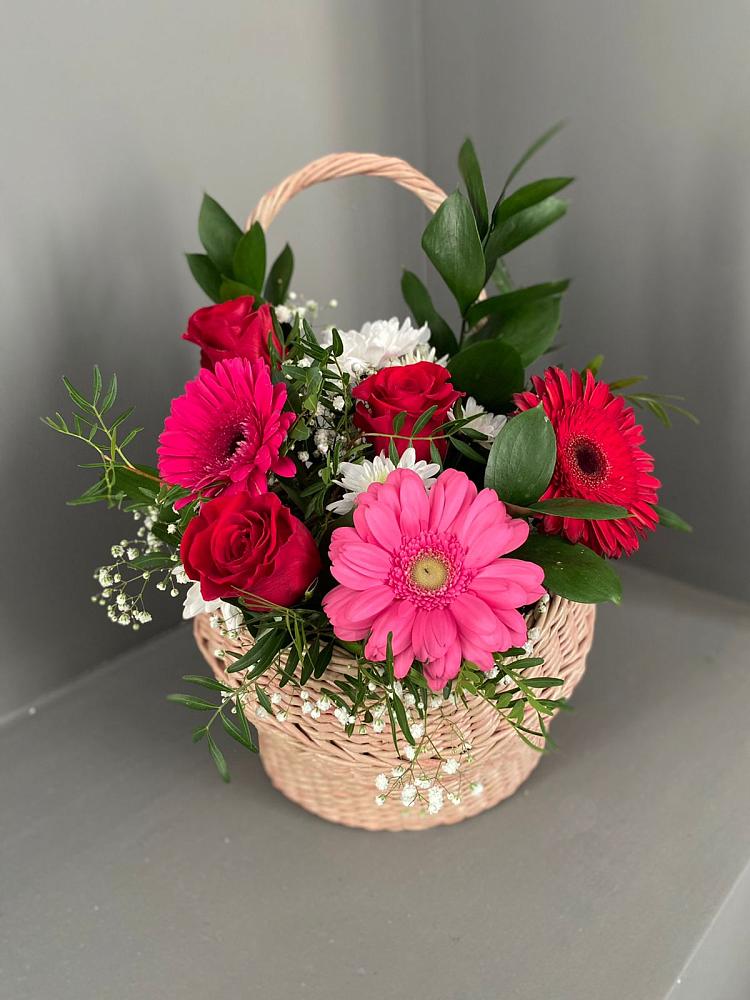 Цветочная композиция из Розы, Хризантемы и Герберы в корзине в Брехово