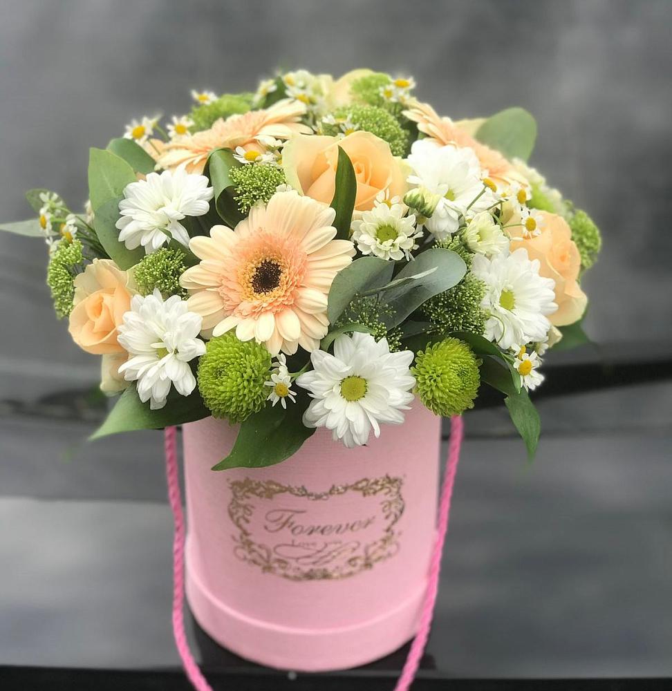 Цветочная композиция из Розы, Герберы и Хризантемы в шляпной коробке в Брехово