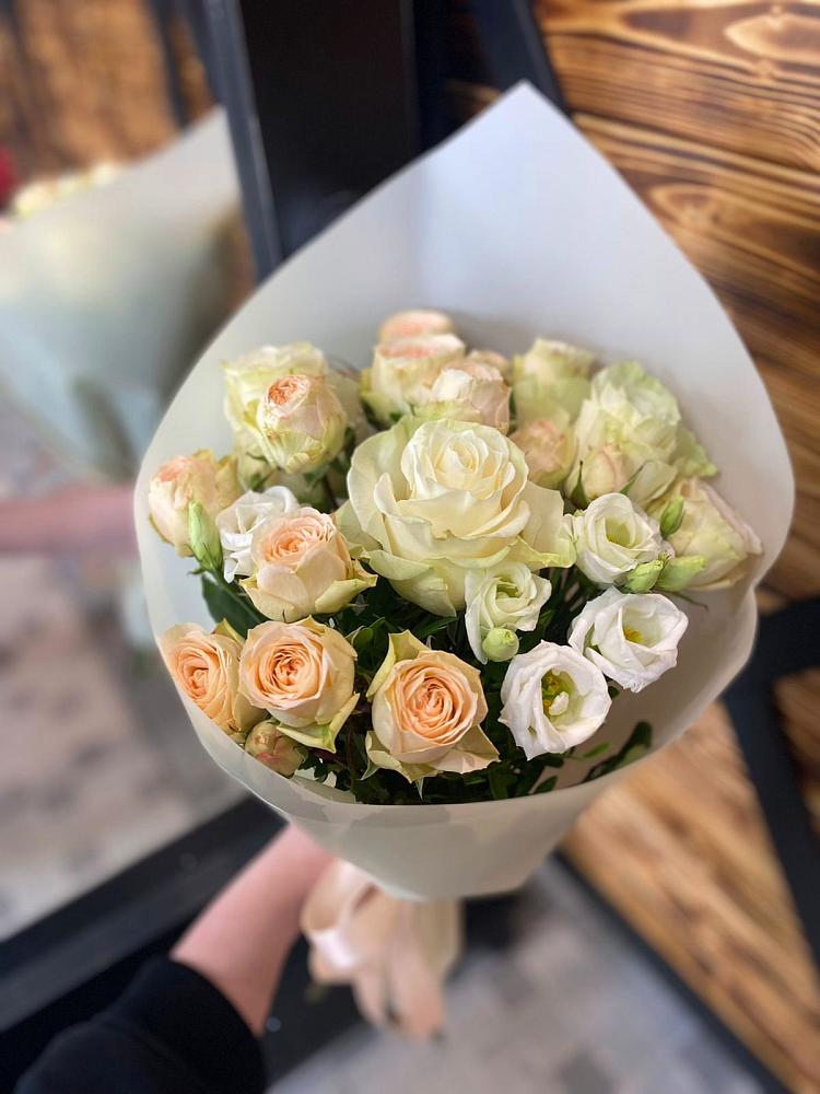 Букет цветов из: Розы и Лизиантусы в Брехово